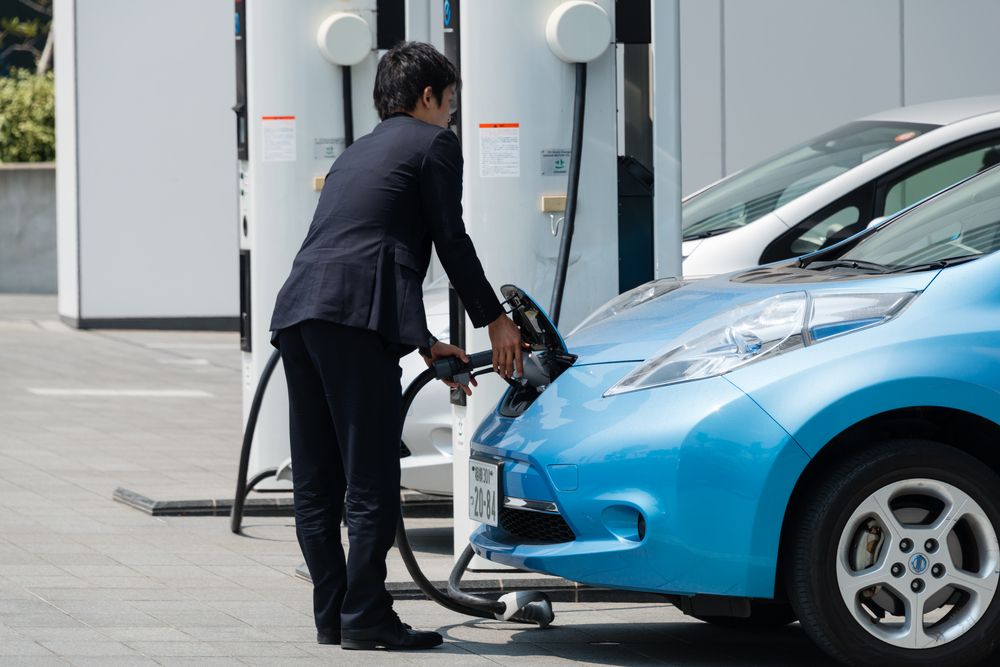 Japonci už majú viac elektromobilových nabíjačiek ako bežných čerpacích staníc