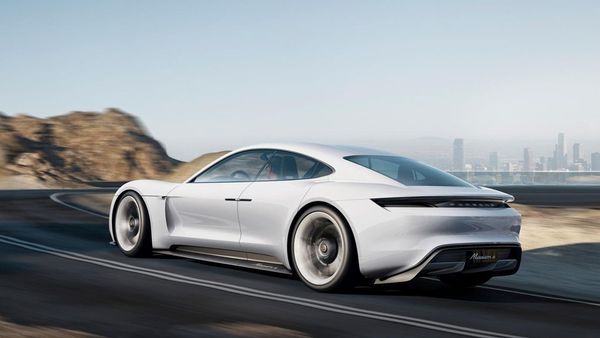 Ďalší veľký konkurent pre Teslu na obzore, Porsche predstavilo nádherné Mission E