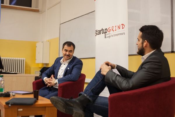 Video:  Zakladateľ NAY Elektrodom Peter Zálešák a jeho inšpiratívny príbeh na vianočnom Startup Grind Bratislava