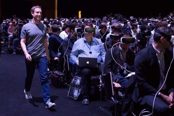 Fotografia Marka Zuckerberga pravdepodobne ukazuje, čo nás môže čakať v budúcnosti