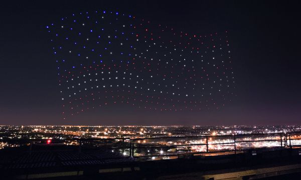 VIDEO: Intel predviedol počas finále Super Bowl 2017 šou s 300 dronmi