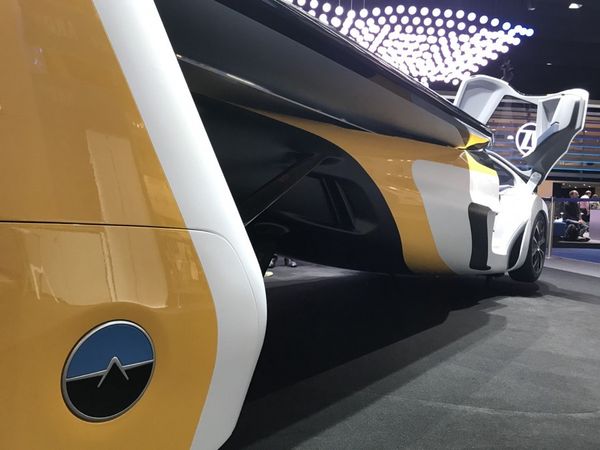 Exkluzívne foto: Slovenský AeroMobil na svetovej výstave IAA 2017